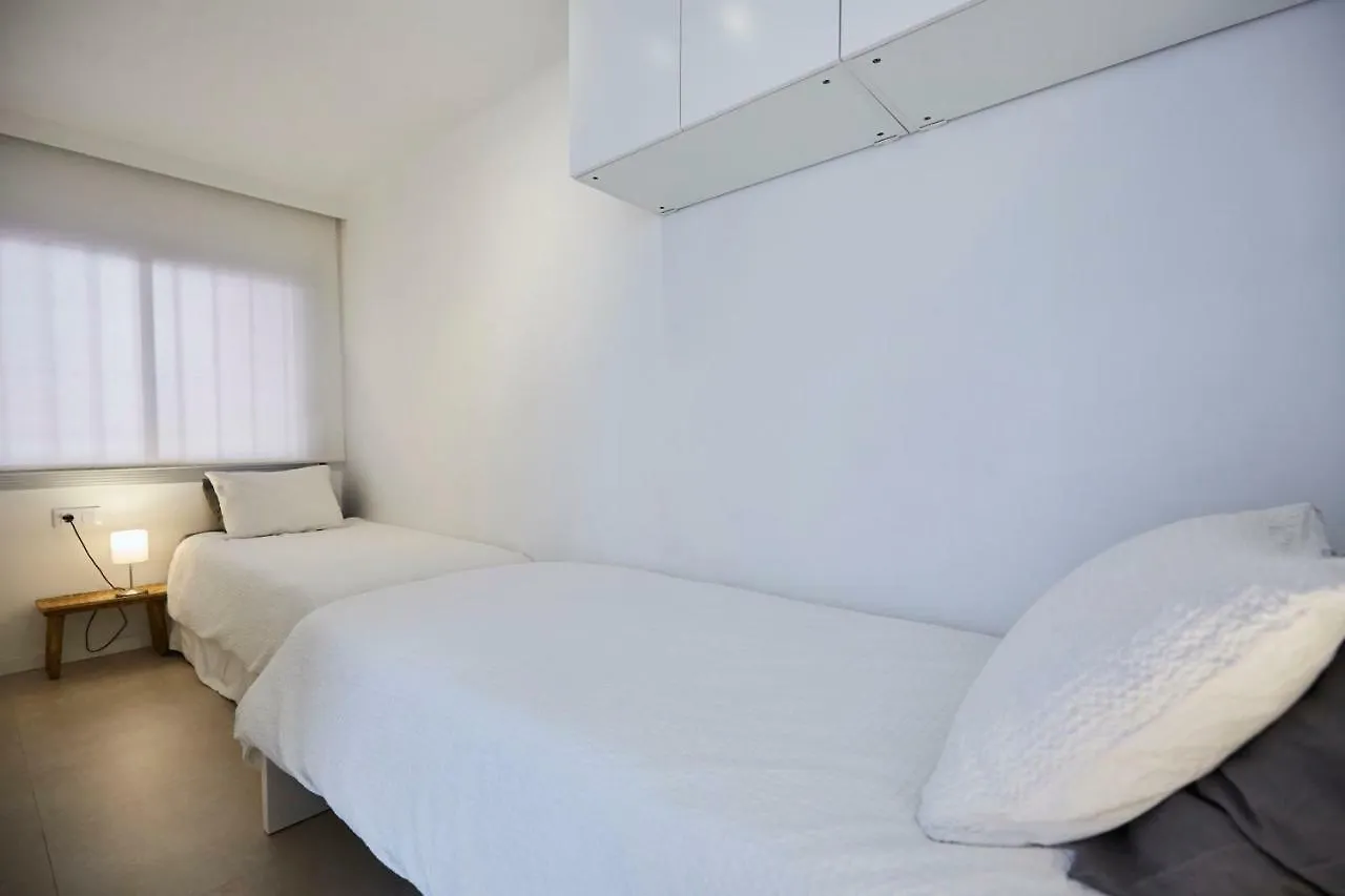 Sunny Beachfront Escape Castelldefels Apartamento