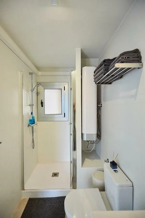 קסטלדפלס Sunny Beachfront Escape